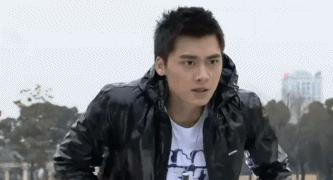 李易峰当年在学校是校草的照片,李易峰年轻时候照片