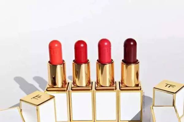 圣诞节送女友什么礼物比较好,圣诞节送女友什么比较好