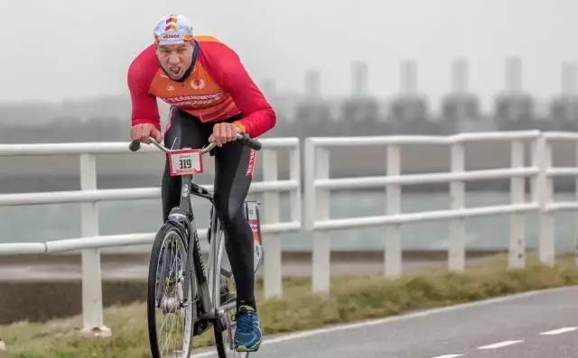 大风天气骑摩托车关注什么,刮风怎么预防