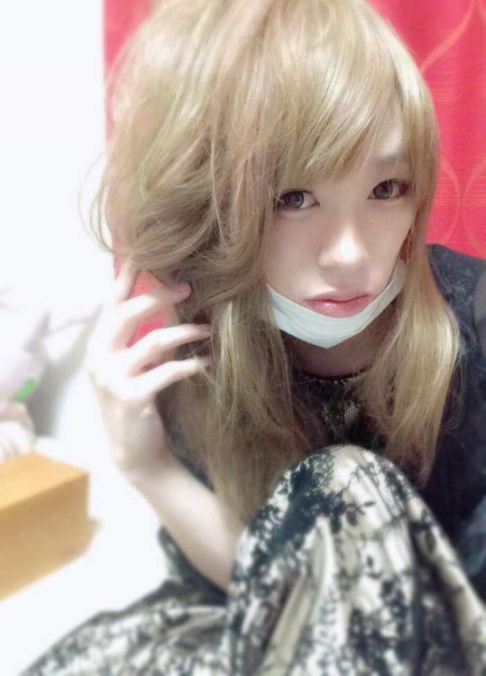 邋遢男化妆女仆，女神自叹不如