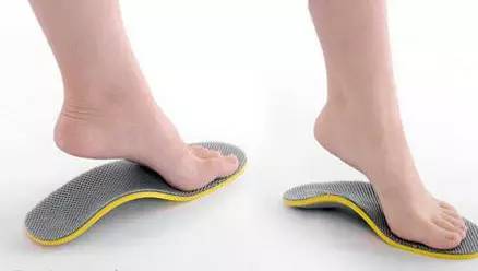 打完球足弓痛怎么缓解,打完球内侧足弓疼痛是什么原因