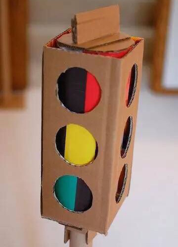 废纸箱做户外儿童玩具,废纸箱做可爱的宝宝