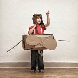 废纸箱做户外儿童玩具,废纸箱做可爱的宝宝