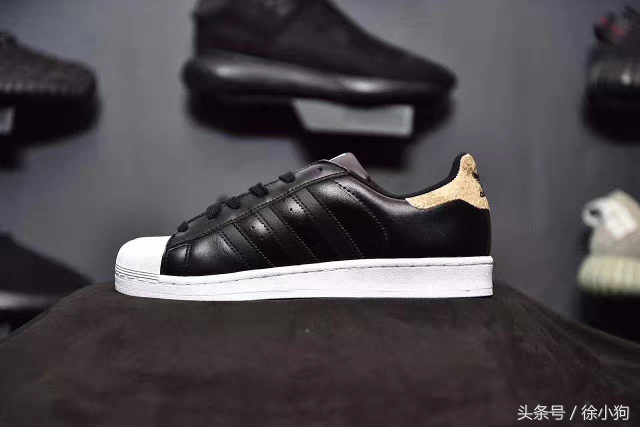 adidas史密斯的脚感,adidas史密斯小白鞋穿搭