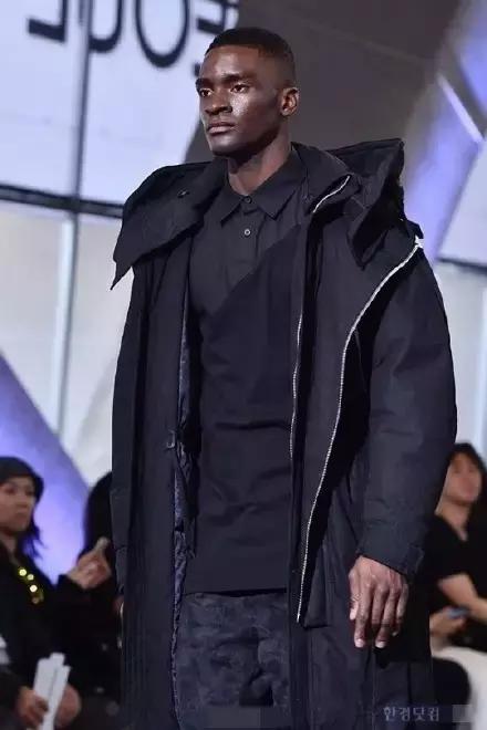 中国名模刘雯第一名,中国顶尖十大模特刘雯