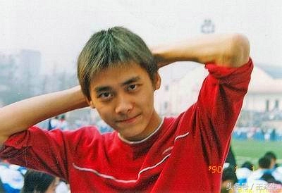 李易峰当年在学校是校草的照片,李易峰年轻时候照片