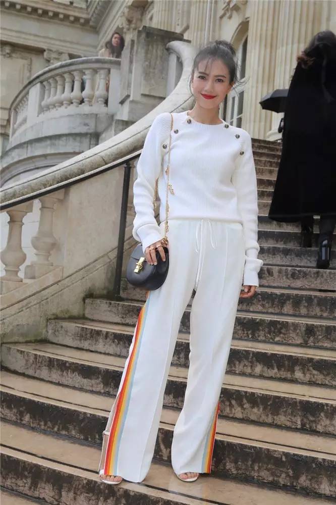 好看的卷裤脚裤子,别再穿阔腿裤了2019年流行这4条