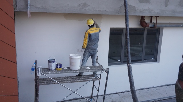 体育中心草坪施工,足球场草皮维护过程