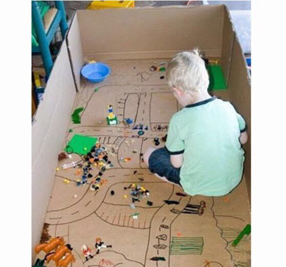 废纸箱做户外儿童玩具,废纸箱做可爱的宝宝