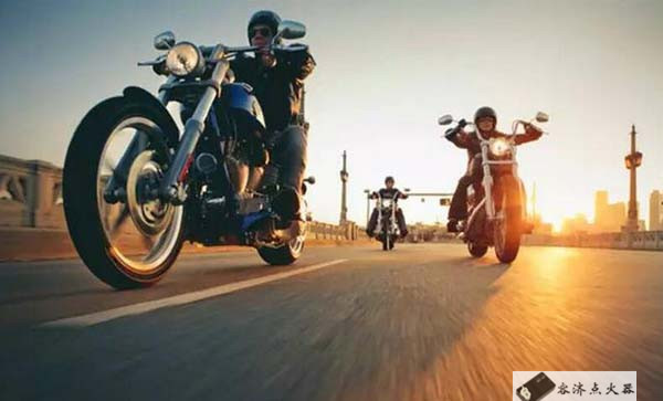 骑摩托十大关注事项,骑摩托听音乐的危害