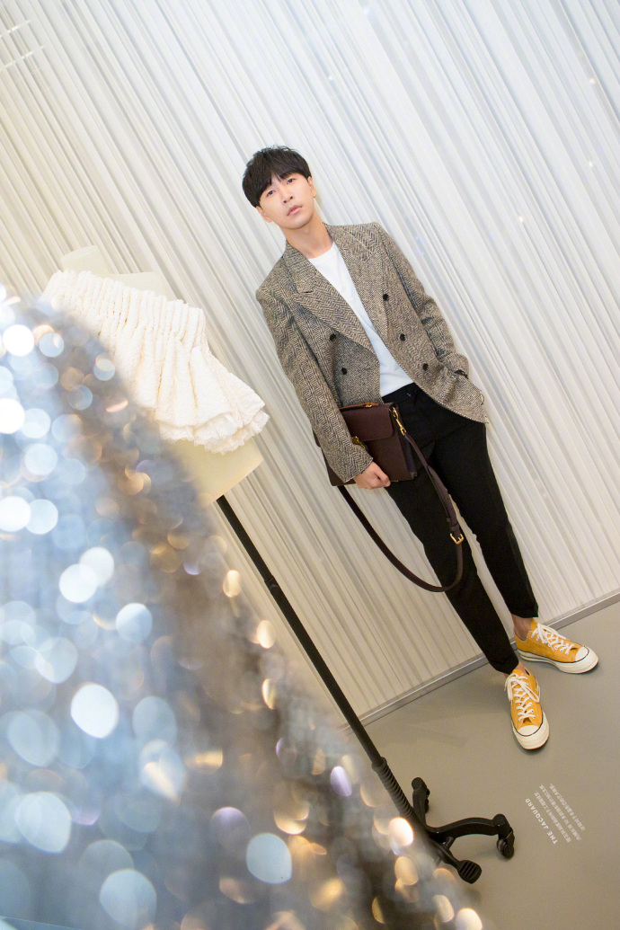 韩火火上海时装周大秀衣服,韩火火穿巴黎衣服