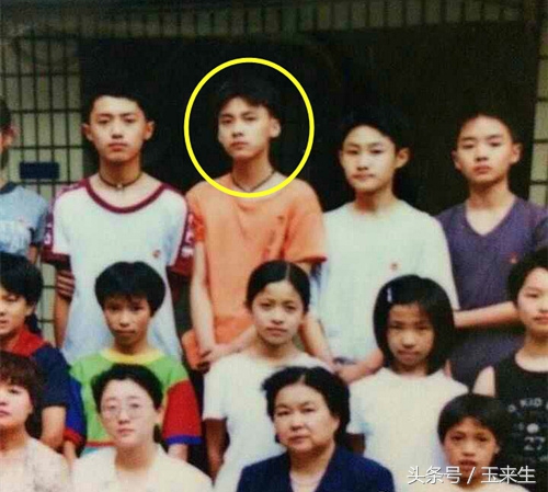 李易峰当年在学校是校草的照片,李易峰年轻时候照片