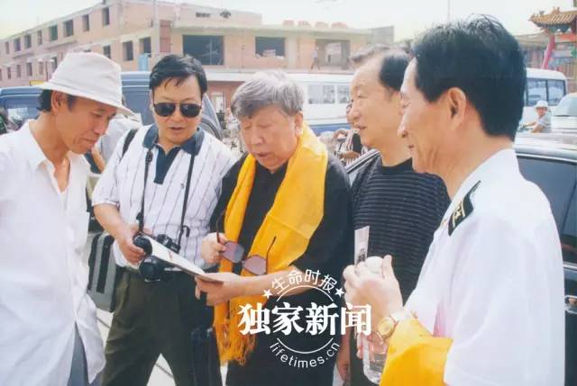 阎老走了，也许你熟悉舞台上的他，却未必了解生活中另一个他