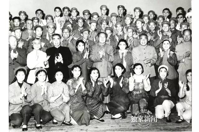 阎老走了，也许你熟悉舞台上的他，却未必了解生活中另一个他