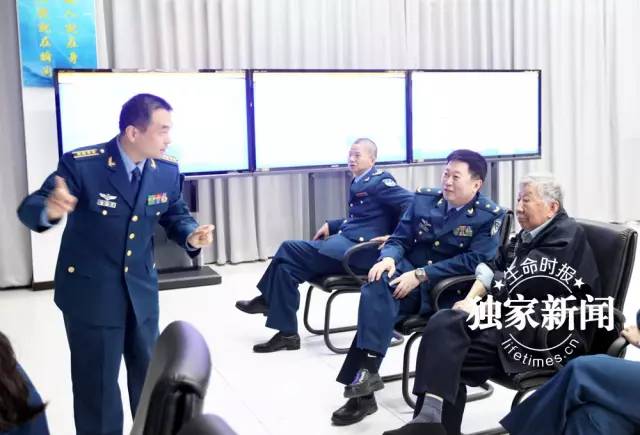 阎老走了，也许你熟悉舞台上的他，却未必了解生活中另一个他