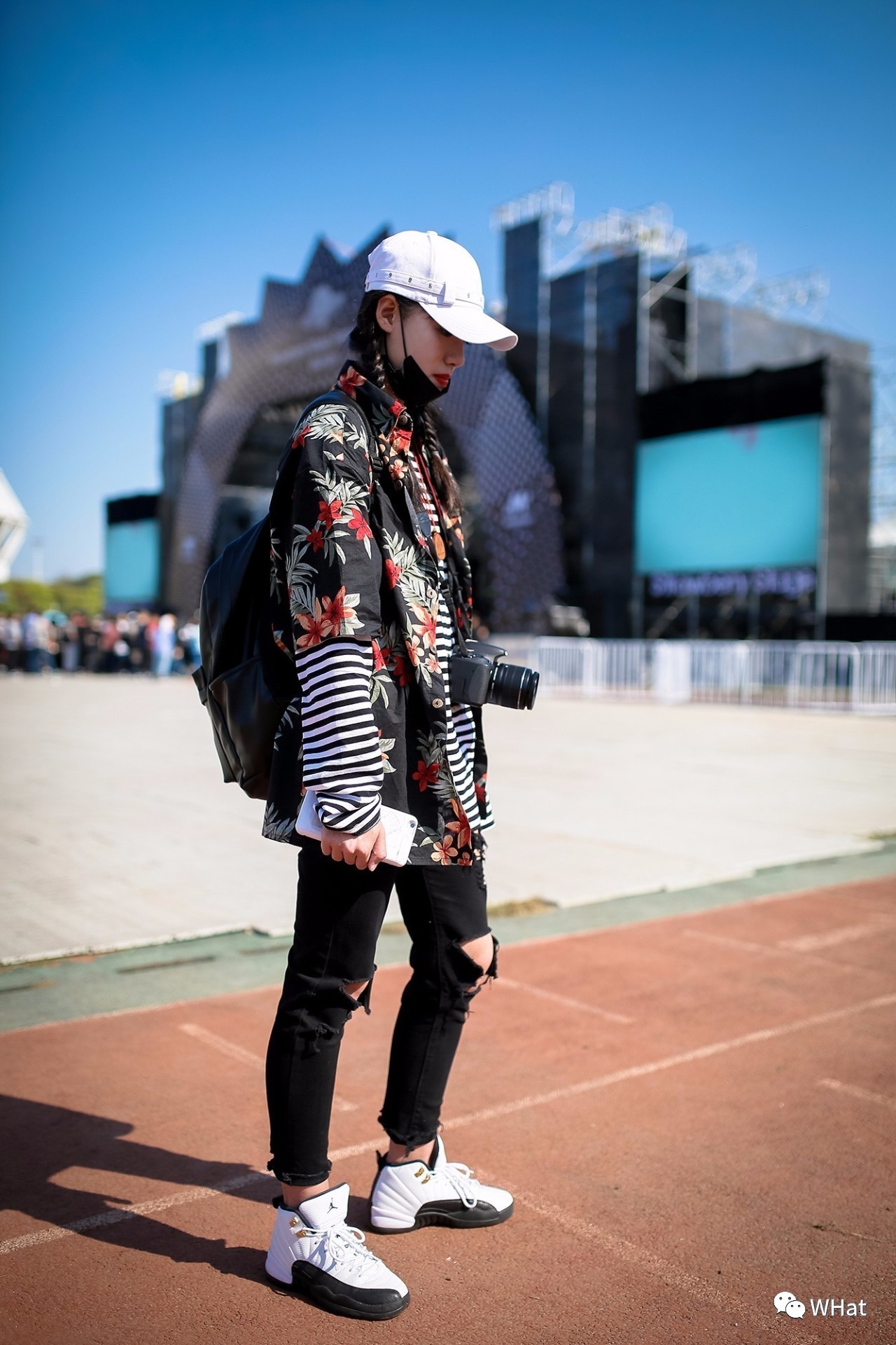 舔一口芝士草莓,舔一口草莓味奶油