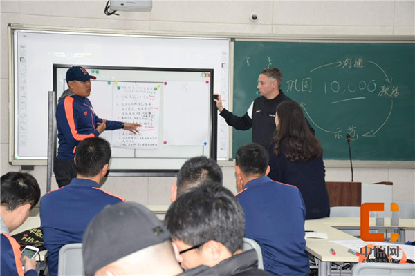 英国足球体育商业学院助力校园足球，郑州9中为您开启特色足球之旅！