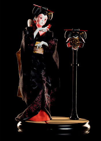 12岁抱着玩偶睡觉,抱着自己的手办