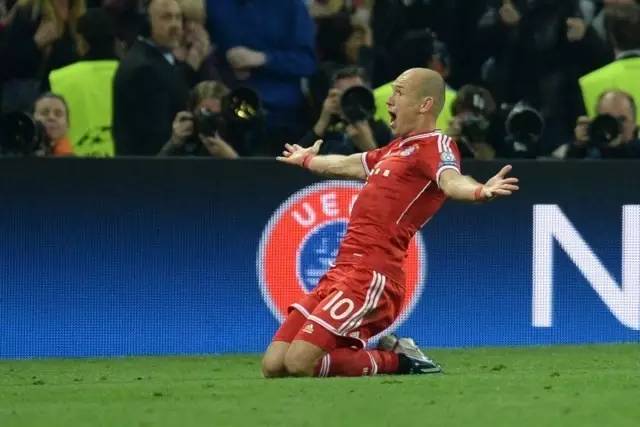 你的酒窝里没酒我却醉得一塌糊涂,你的酒窝没有酒却醉得我一塌糊涂