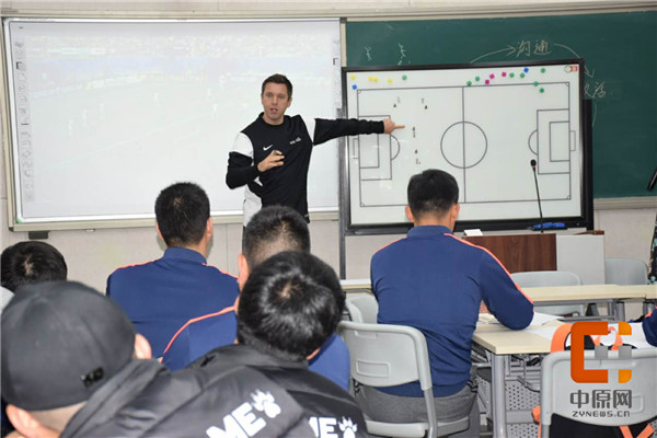 英国足球体育商业学院助力校园足球，郑州9中为您开启特色足球之旅！