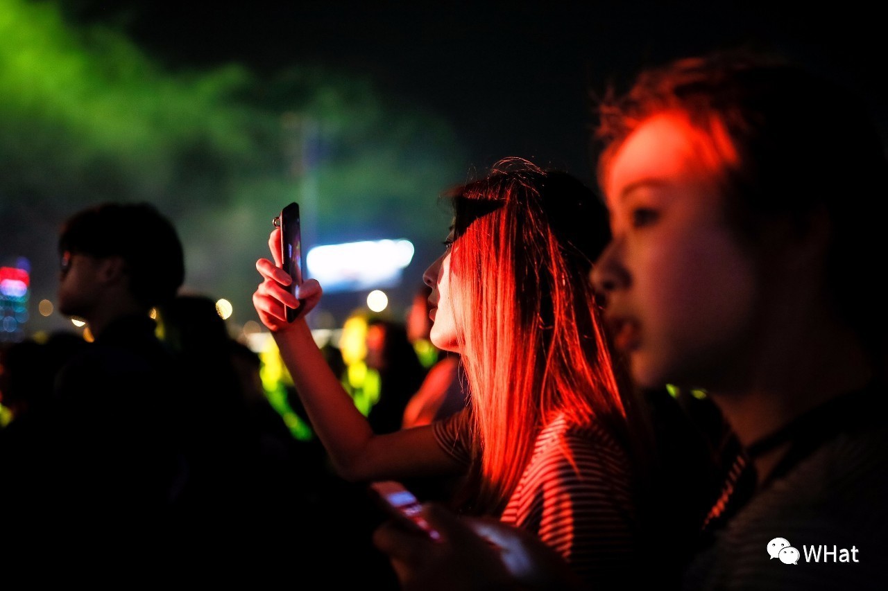 舔一口芝士草莓,舔一口草莓味奶油