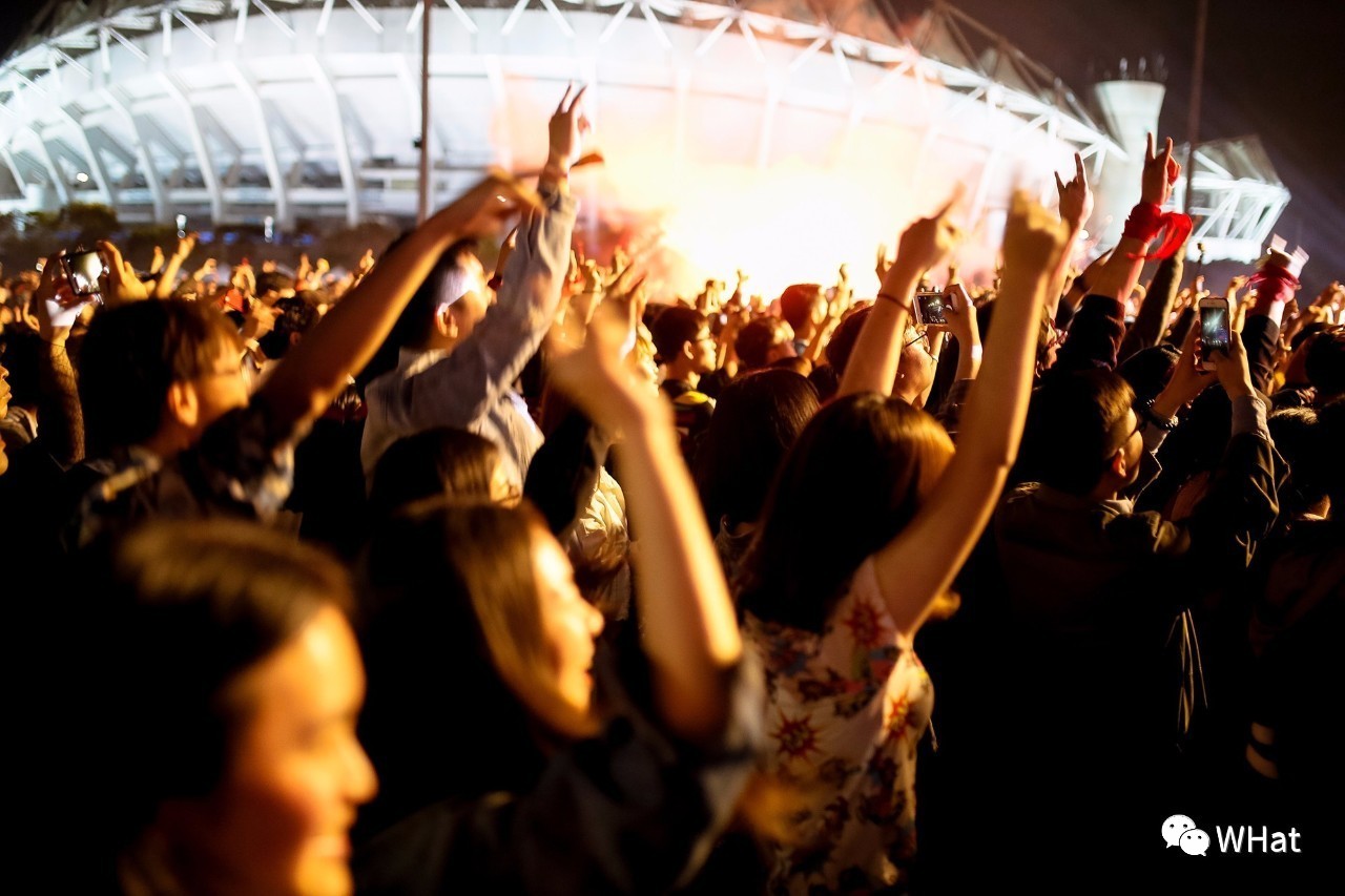 舔一口芝士草莓,舔一口草莓味奶油