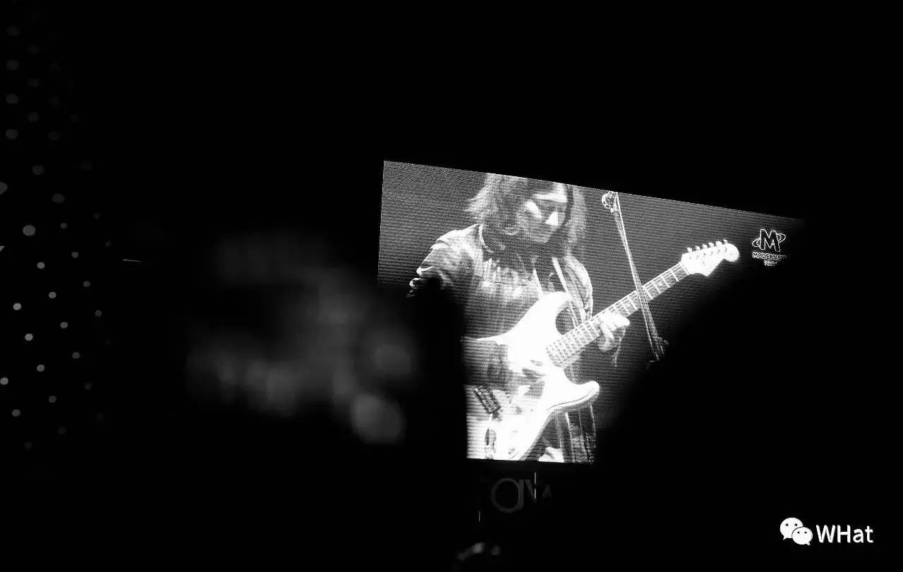 舔一口芝士草莓,舔一口草莓味奶油