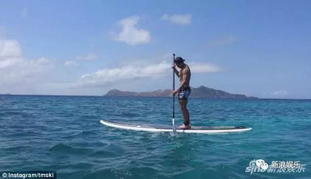 文莱王子宠老虎的画面好苏！各国高质量王子，哪个是你的菜？