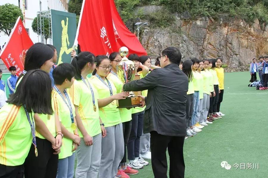 务川小学比赛,全县中小学生校园足球赛开赛