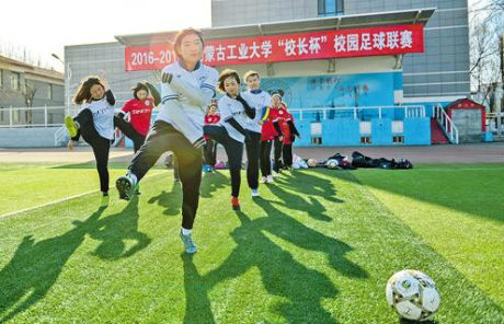 绿茵场上的校园,校园操场上的青春