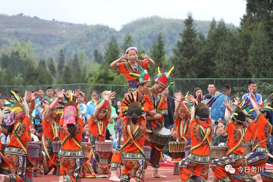 务川小学比赛,全县中小学生校园足球赛开赛