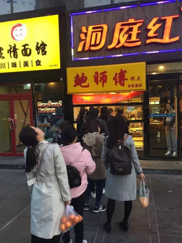 你确定你排队买的“鲍师傅”是正宗的吗？