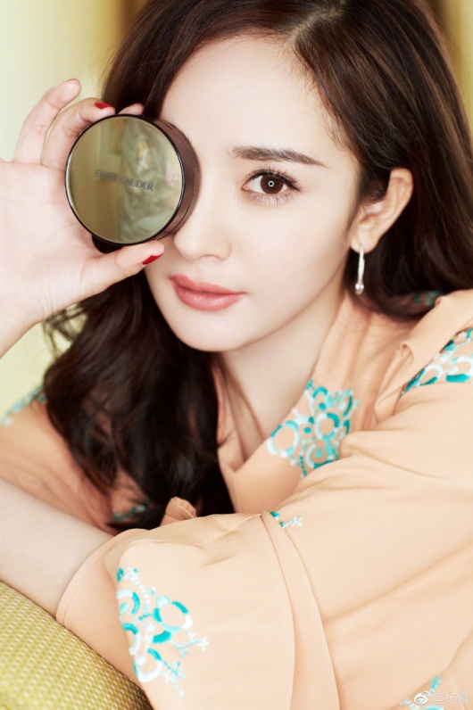 唐嫣戴美瞳和没戴美瞳的对比照,唐嫣首次公开疯狂戴美瞳的原因