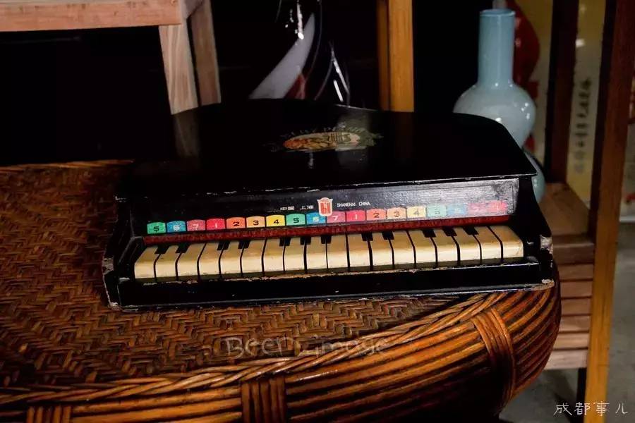 成都连环画小人书专卖店,成都老家具批发市场在哪里