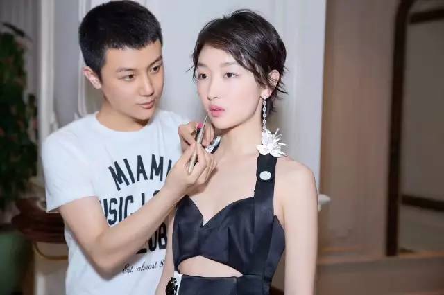 金像奖｜她们没有摘得影后，却靠唇色突围了黑裙阵营！