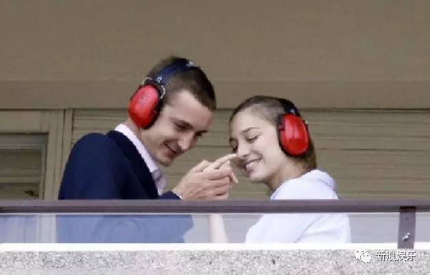 文莱王子宠老虎的画面好苏！各国高质量王子，哪个是你的菜？