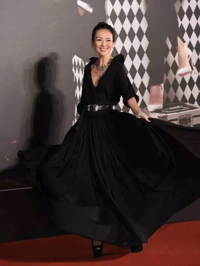 金像奖｜她们没有摘得影后，却靠唇色突围了黑裙阵营！