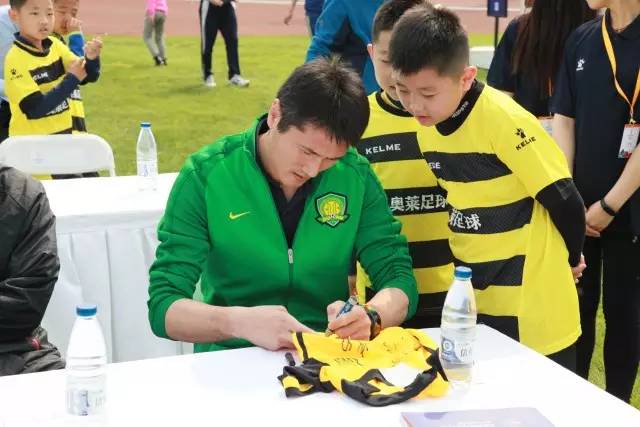 怀揣一个“梦想”，踢出一个未来——《教育面对面》全方位参与北京校园足球公开赛