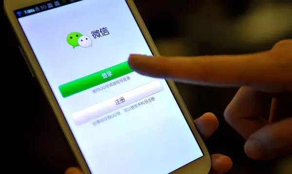 在长务工男子用微信加好友，不加不要紧，一加竟加出了问题……