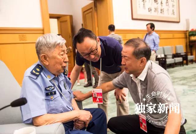 阎老走了，也许你熟悉舞台上的他，却未必了解生活中另一个他