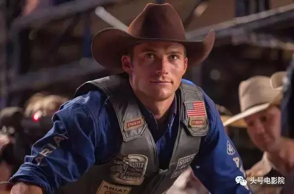 速度与激情8出现的儿子是谁演的,速度与激情8中红色老爷跑车