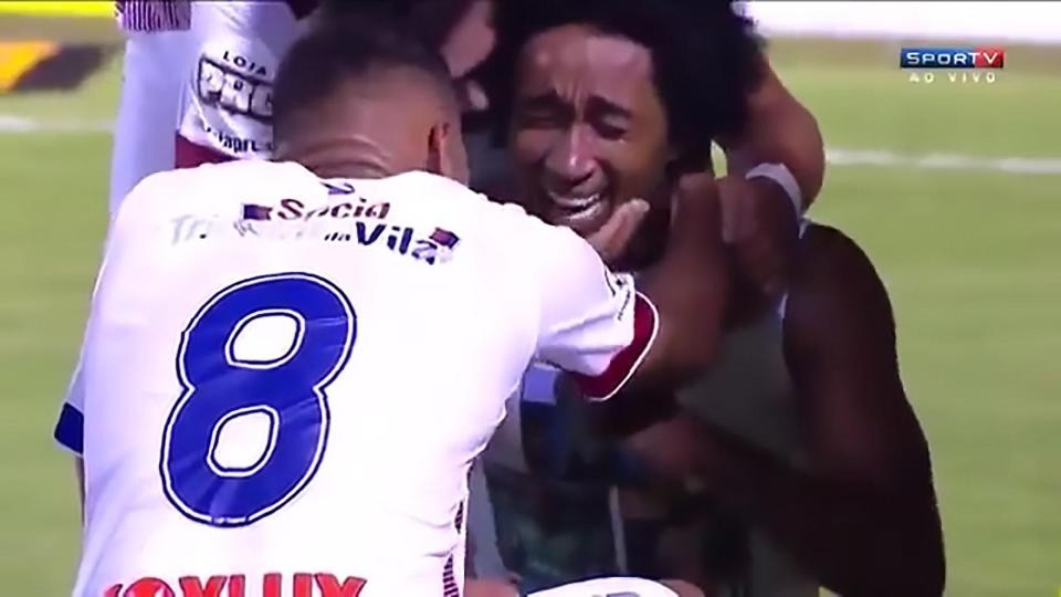 最深入人心的庆祝不是滑跪、不是摇篮舞、不是双手指天，而是这个