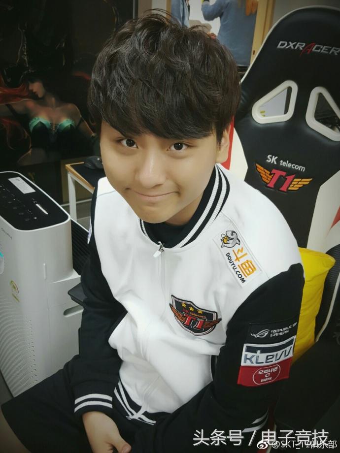 skt黑白色的队服,skt新队服效果