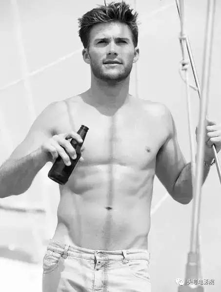 速度与激情8出现的儿子是谁演的,速度与激情8中红色老爷跑车