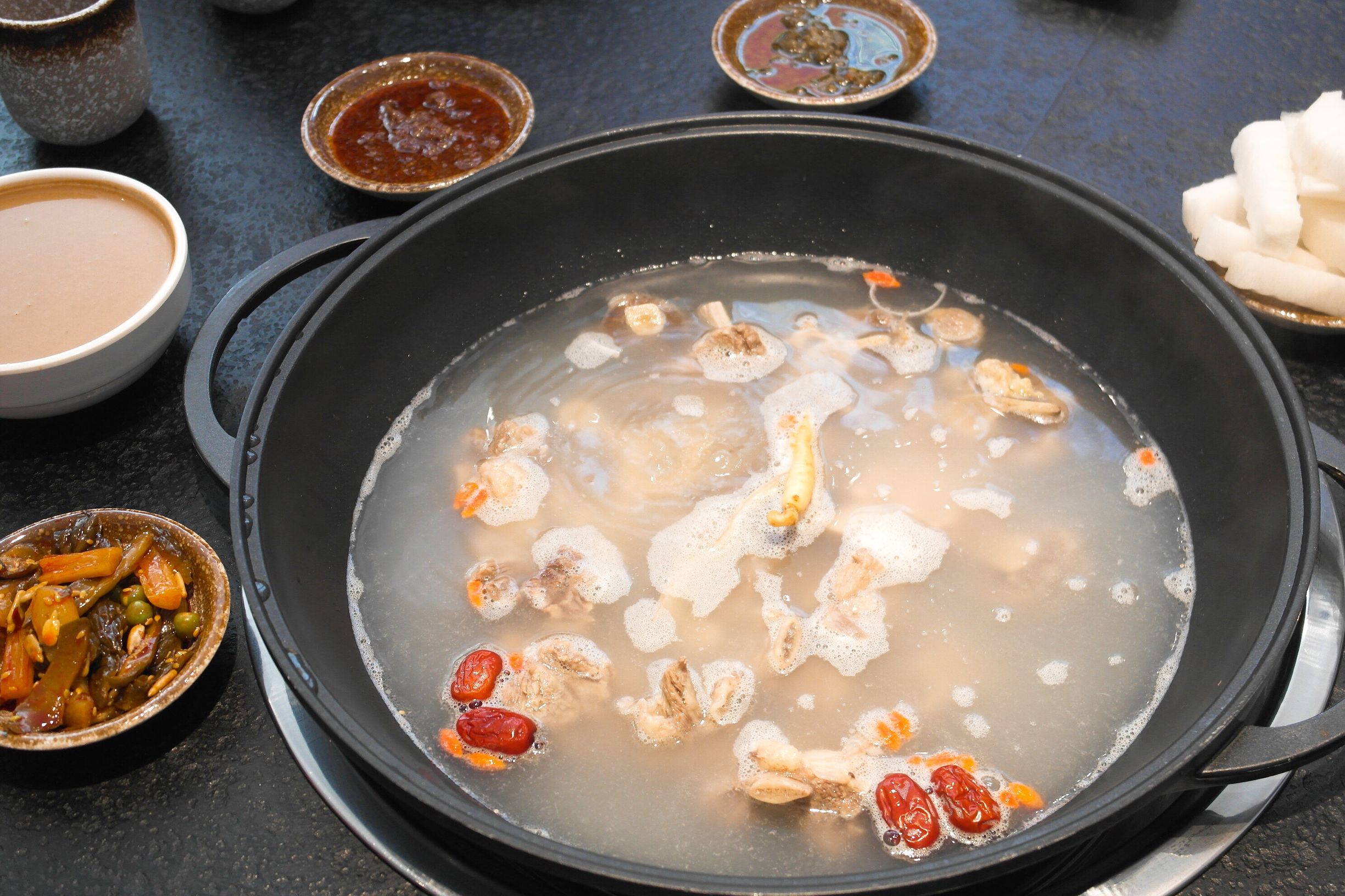 冬天来了牛排火锅吃起来,开春滋补汤