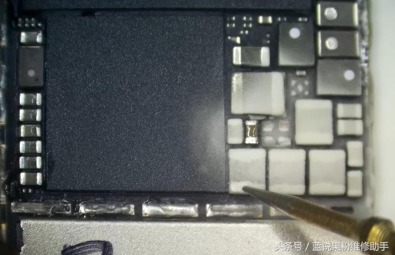 iphone7开机循环白苹果闪屏,iphone7开机一直显示黑苹果怎么办