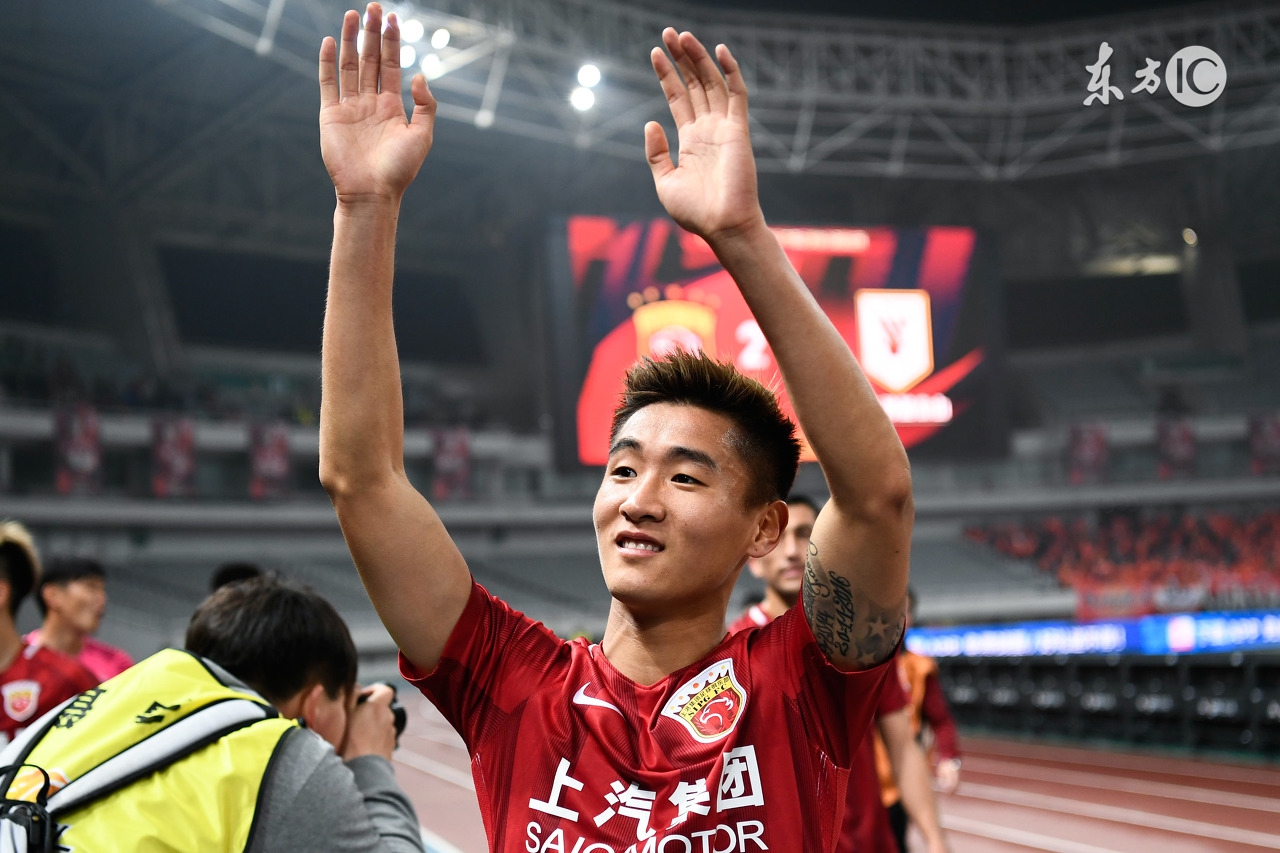 韦世豪在鲁能足校时的照片,足球之夜鲁能足校韦世豪