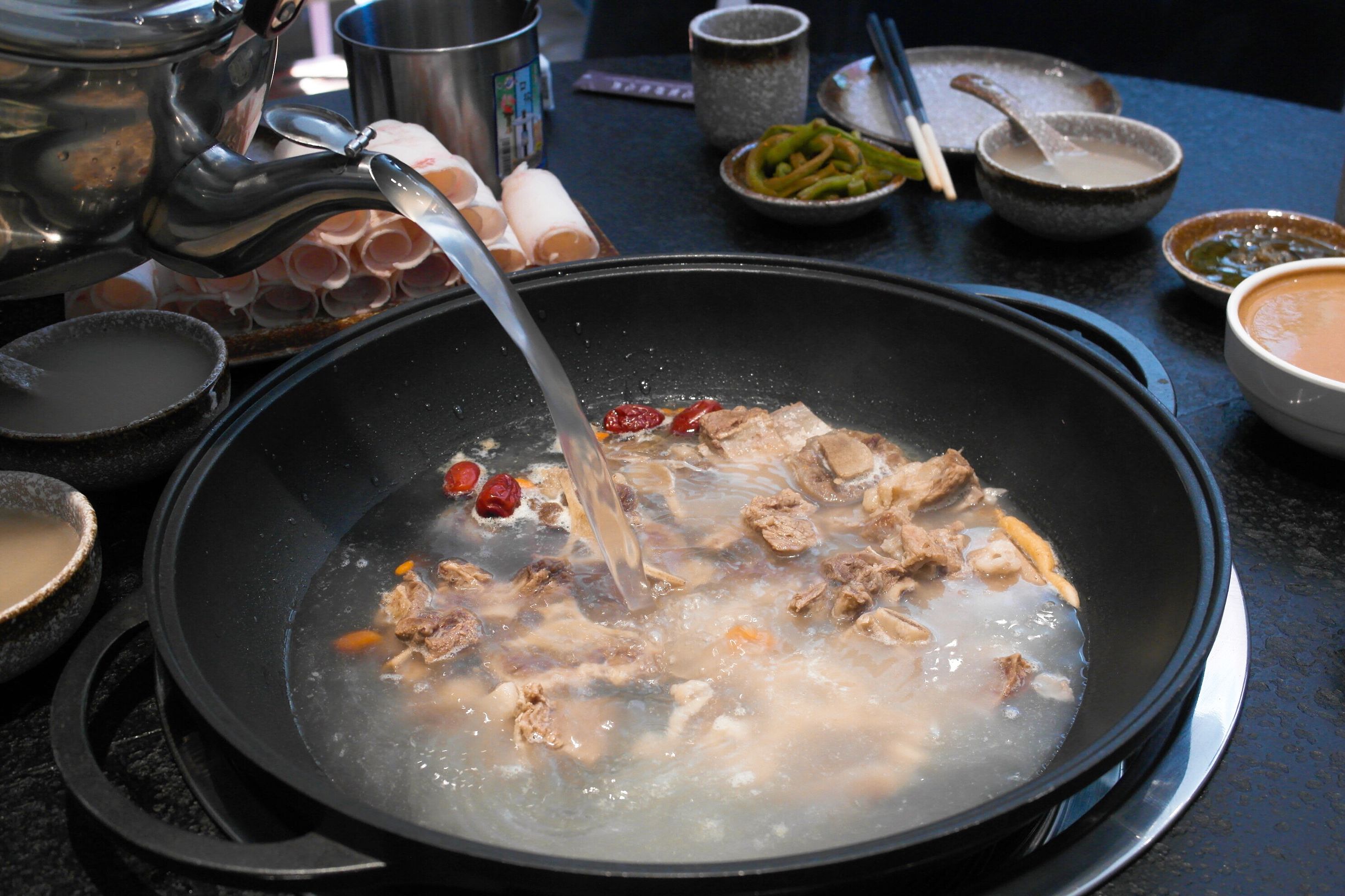 冬天来了牛排火锅吃起来,开春滋补汤