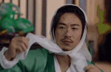 她是《太子妃》中的“哭点担当”绿篱,现成热门剧女一号