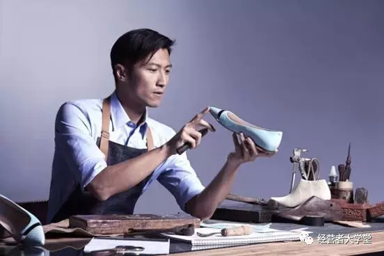 穿“达芙妮”的女神，你的鞋底掉了！║冷眼看市场